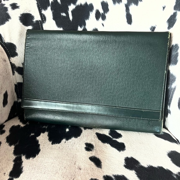 Louis Vuitton Green Taiga Porte Document Volga Foldover Envelope Clutch MI0927 - Picture 2 of 16